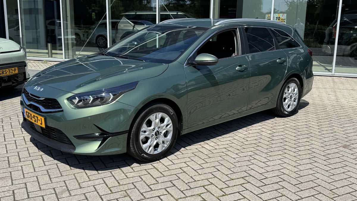 Kia Ceed Sportswagon (2024) — foto 1
