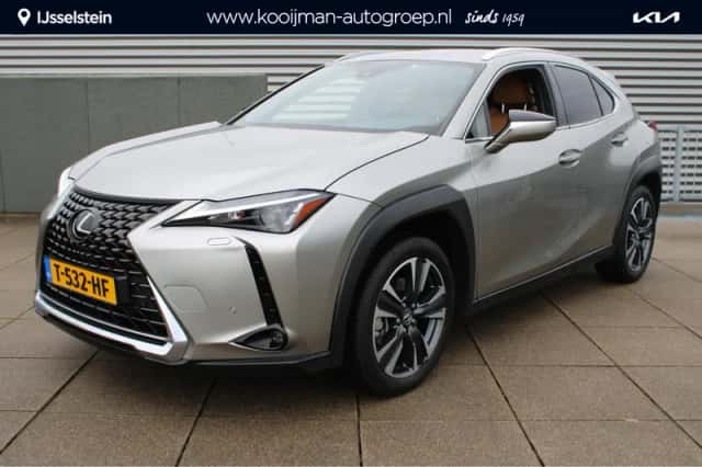 Lexus UX (2023) thumbnail 1