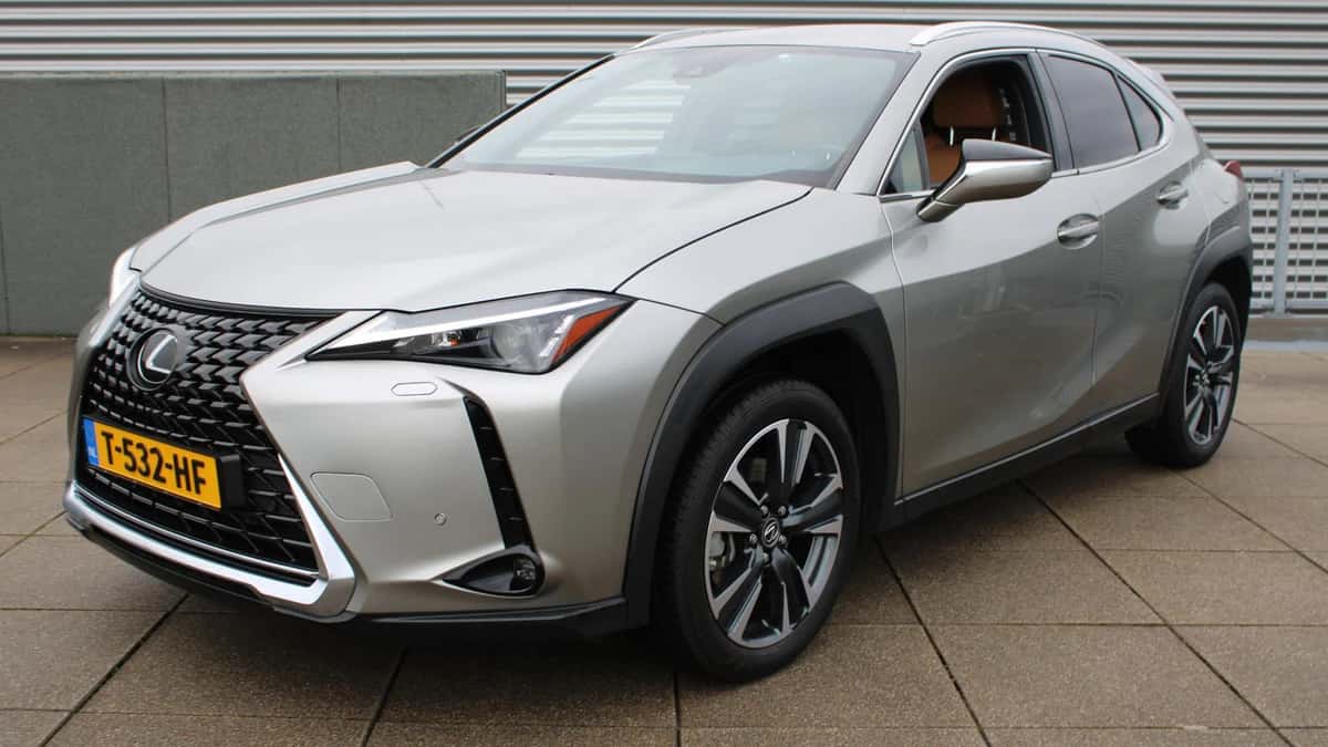 Lexus UX (2023) — foto 1
