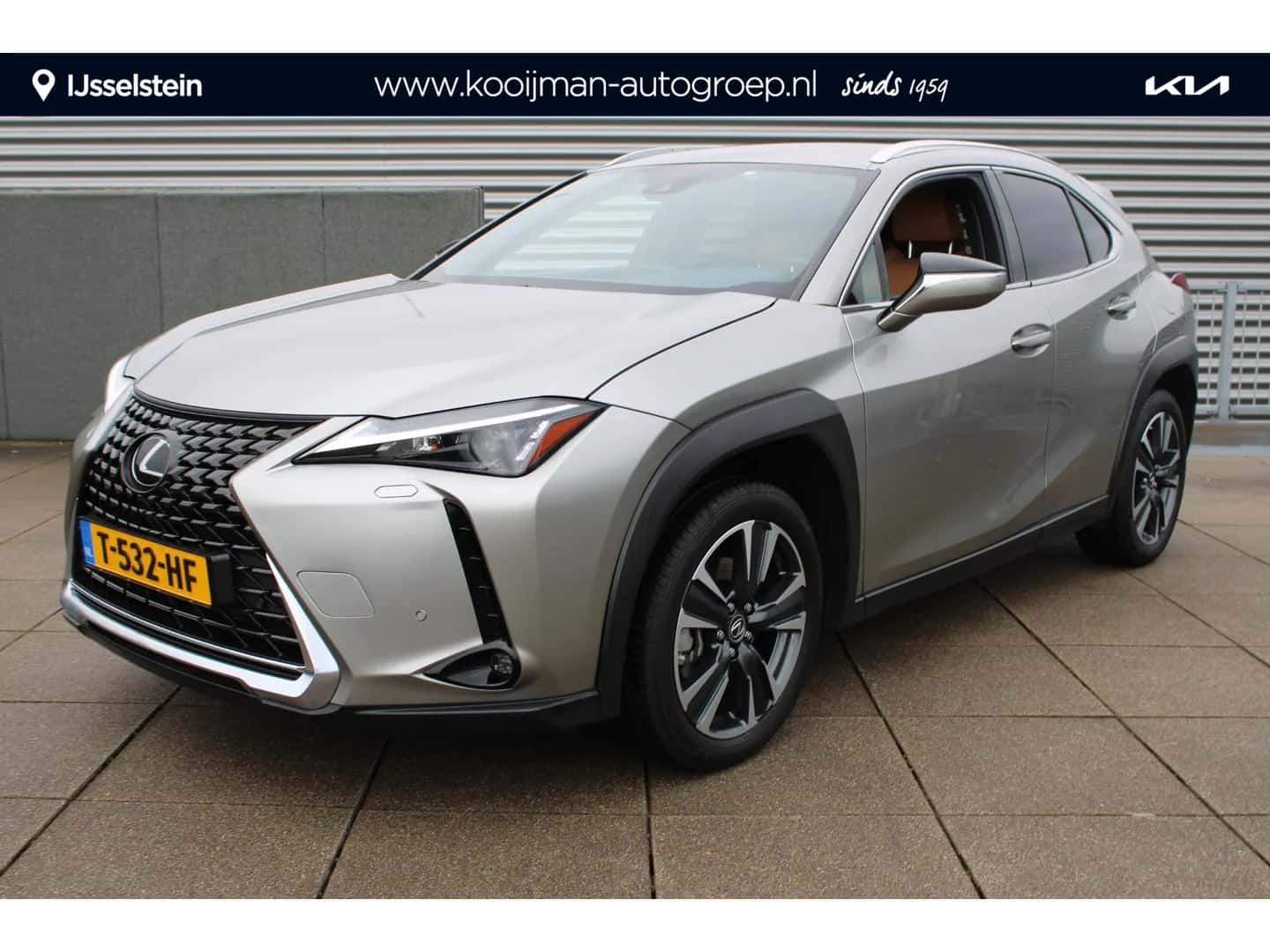 Lexus UX (2023) — foto 1