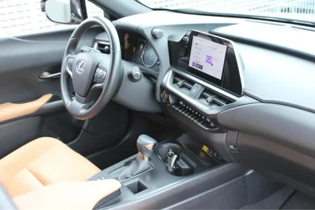 Lexus UX (2023) thumbnail 11