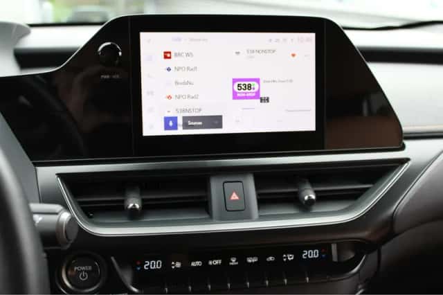 Lexus UX (2023) thumbnail 21