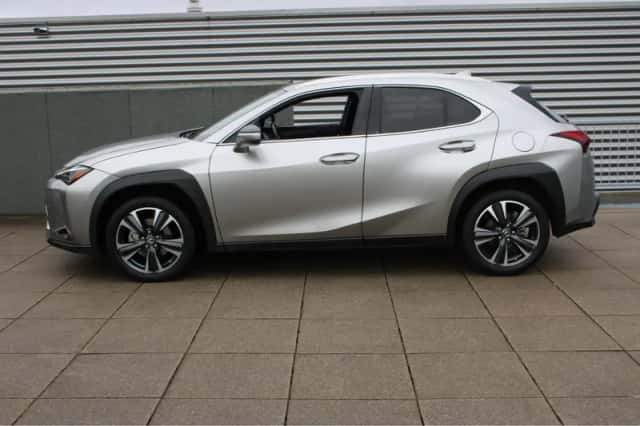 Lexus UX (2023) thumbnail 4