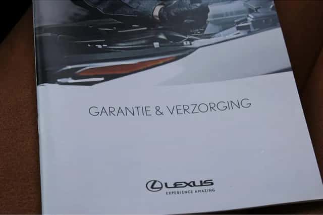 Lexus UX (2023) thumbnail 33