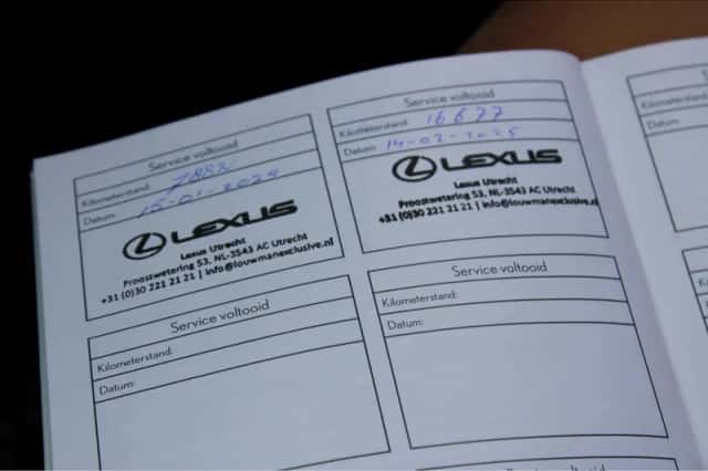 Lexus UX (2023) thumbnail 34