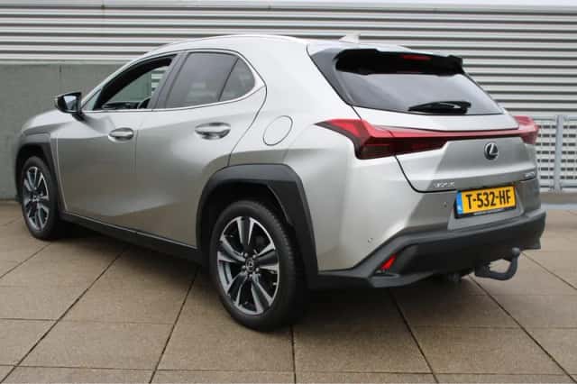 Lexus UX (2023) thumbnail 5
