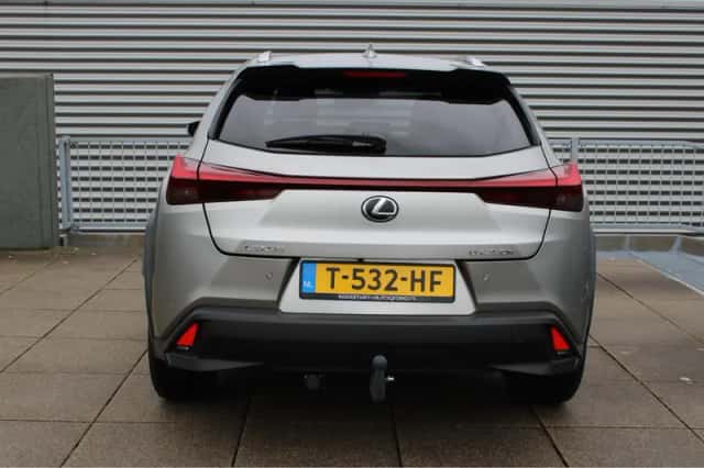 Lexus UX (2023) thumbnail 6