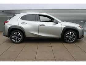 Lexus UX (2023) thumbnail 8