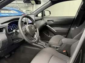 Toyota Corolla-cross (2024) thumbnail 2