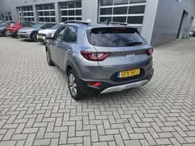 Kia Stonic (2024) thumbnail 3