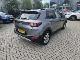 Kia Stonic (2024) thumbnail 4