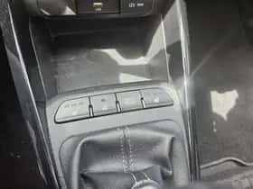 Kia Stonic (2024) thumbnail 5