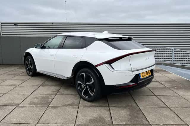 Kia EV6 (2024) thumbnail 3