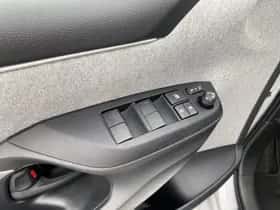 Toyota Yaris (2020) thumbnail 19