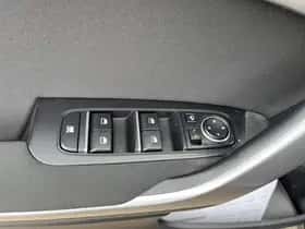 Kia Ceed (2018) thumbnail 32