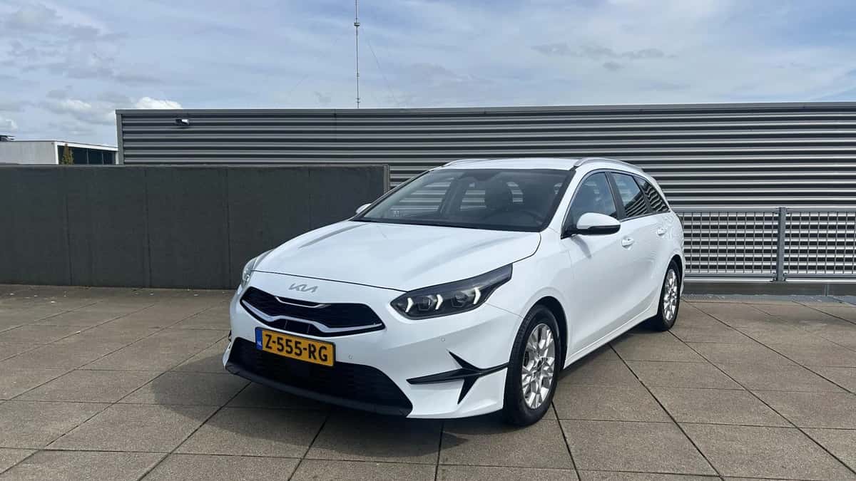 Kia Ceed Sportswagon (2024) — foto 1