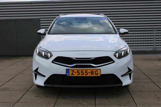 Kia Ceed Sportswagon (2024) thumbnail 2