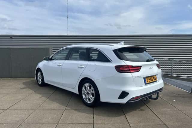 Kia Ceed Sportswagon (2024) thumbnail 3