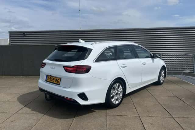 Kia Ceed Sportswagon (2024) thumbnail 5