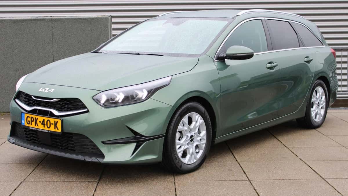 Kia Ceed Sportswagon (2024) — foto 1