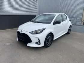 Toyota Yaris (2022) thumbnail 3