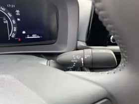 Toyota C-HR (2024) thumbnail 23