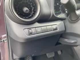 Toyota C-HR (2024) thumbnail 56
