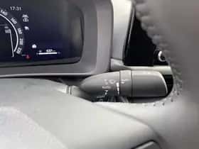 Toyota C-HR (2024) thumbnail 62