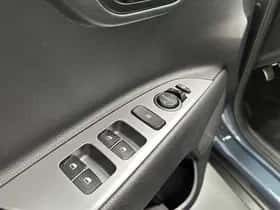 Kia Stonic (2023) thumbnail 36
