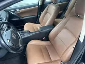 Lexus CT (2017) thumbnail 2