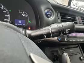 Lexus CT (2017) thumbnail 32