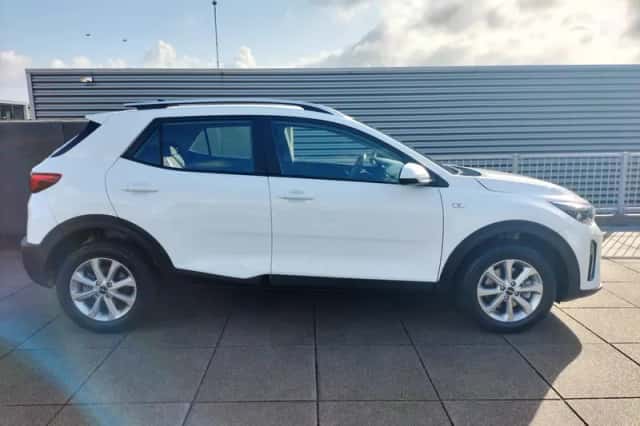 Kia Stonic (2024) thumbnail 4