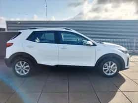 Kia Stonic (2024) thumbnail 4