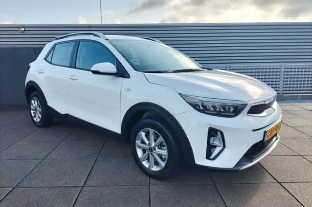 Kia Stonic (2024) thumbnail 5