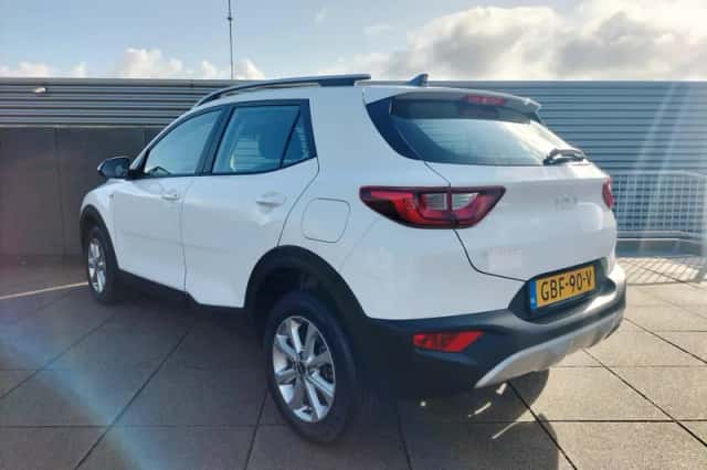 Kia Stonic (2024) thumbnail 6