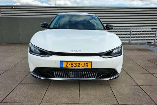 Kia EV6 (2024) thumbnail 3