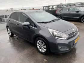 Kia Rio (2013) thumbnail 13
