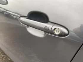 Kia Rio (2013) thumbnail 16