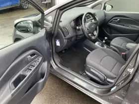 Kia Rio (2013) thumbnail 17