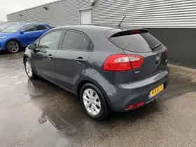 Kia Rio (2013) thumbnail 5