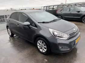 Kia Rio (2013) thumbnail 56