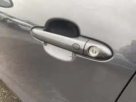 Kia Rio (2013) thumbnail 59