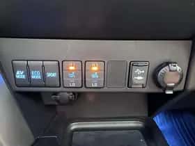 Toyota RAV4 (2018) thumbnail 40