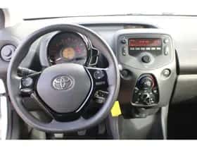 Toyota Aygo (2022) thumbnail 16