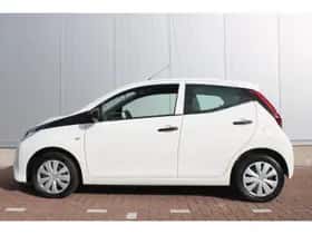 Toyota Aygo (2022) thumbnail 3