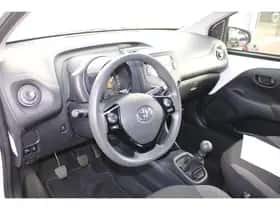 Toyota Aygo (2022) thumbnail 29