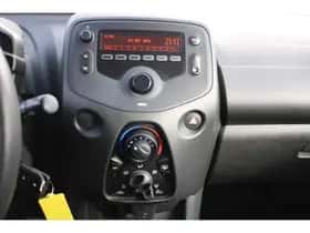 Toyota Aygo (2022) thumbnail 38