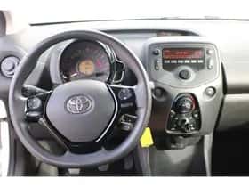 Toyota Aygo (2022) thumbnail 39