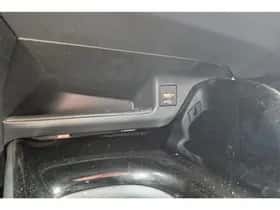 Toyota C-HR (2021) thumbnail 24
