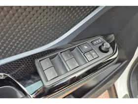 Toyota C-HR (2021) thumbnail 40